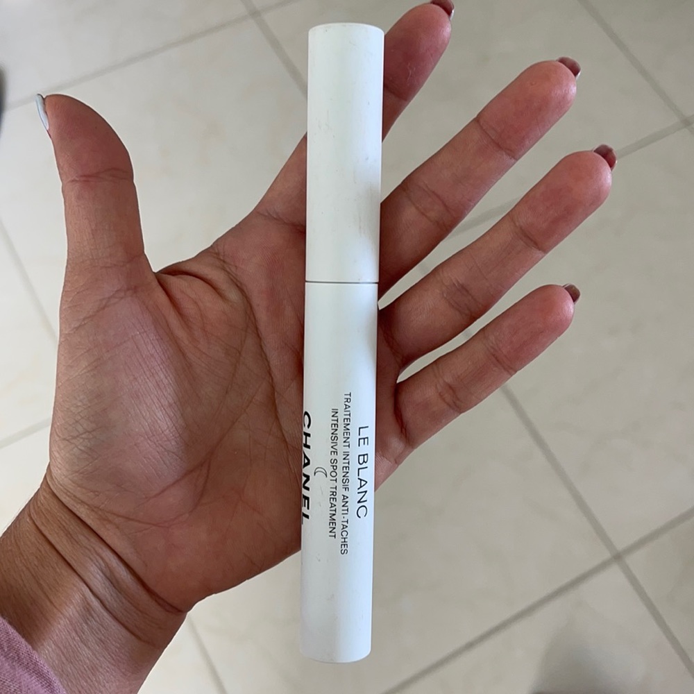 Le blanc intensive spot treatment